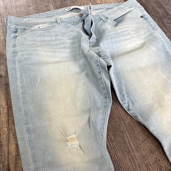 Levi's Women's Light Blue Boyfriend Jeans - Picture 2 of 4